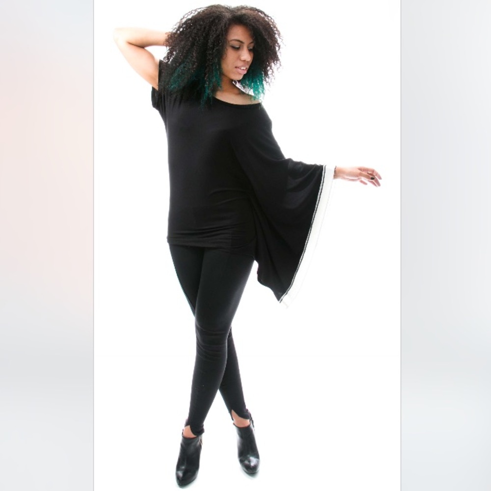 🆕 Eyanatia Sweet Whisper Blk/Wht Kimono Top